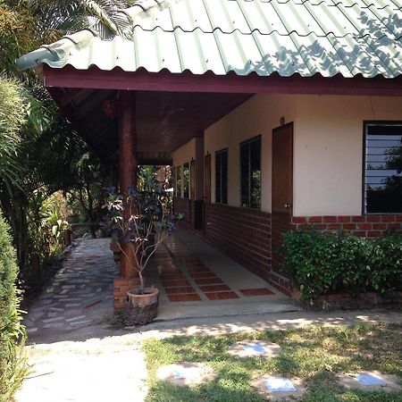 Pitchaporn House Hotel Mae Hong Son Exterior photo