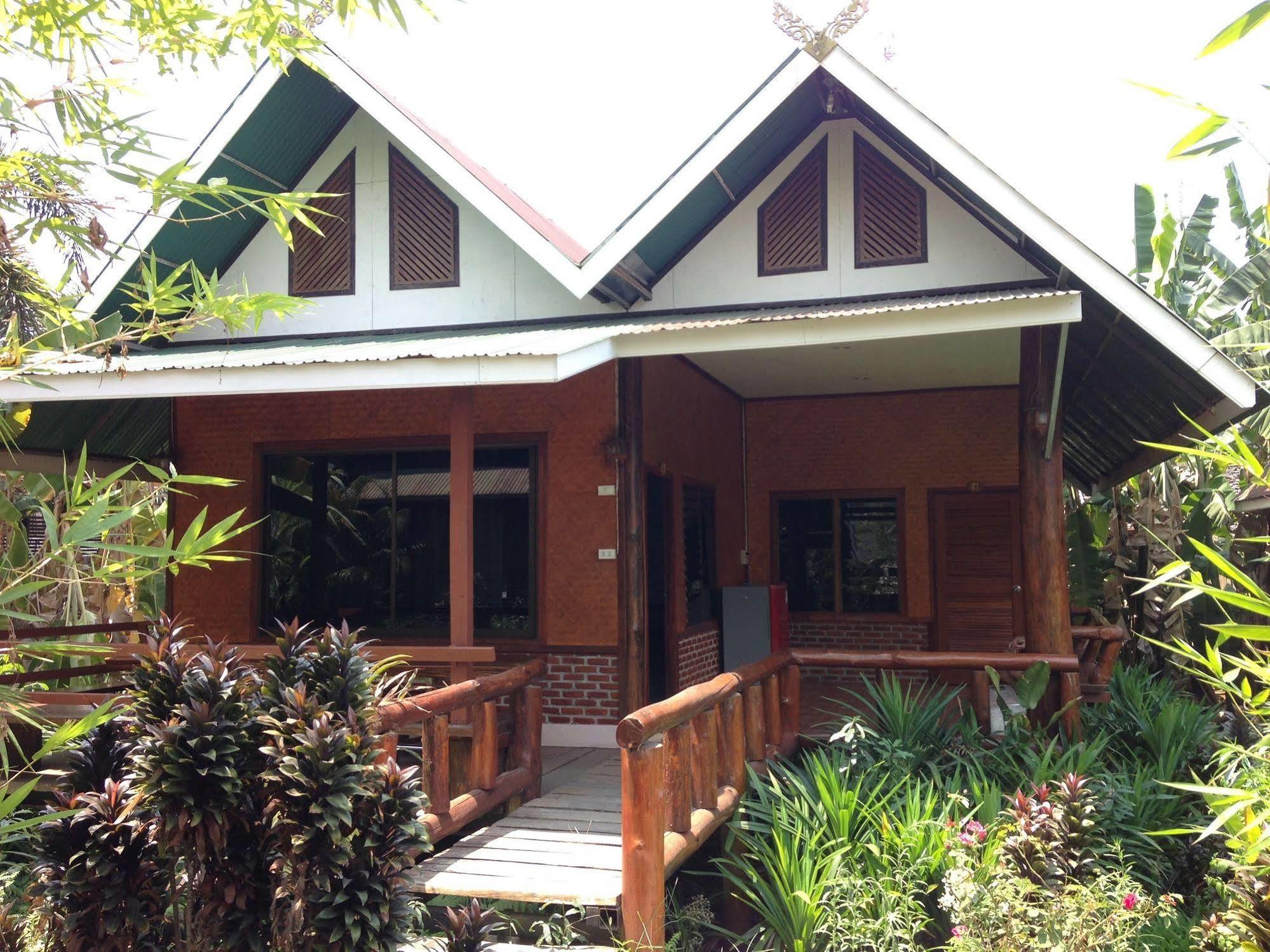 Pitchaporn House Hotel Mae Hong Son Exterior photo