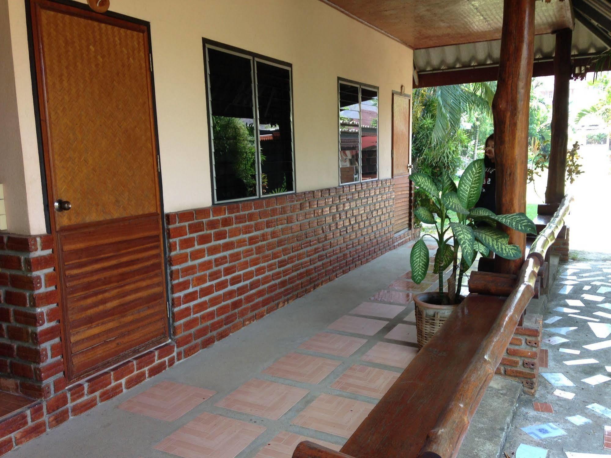 Pitchaporn House Hotel Mae Hong Son Exterior photo