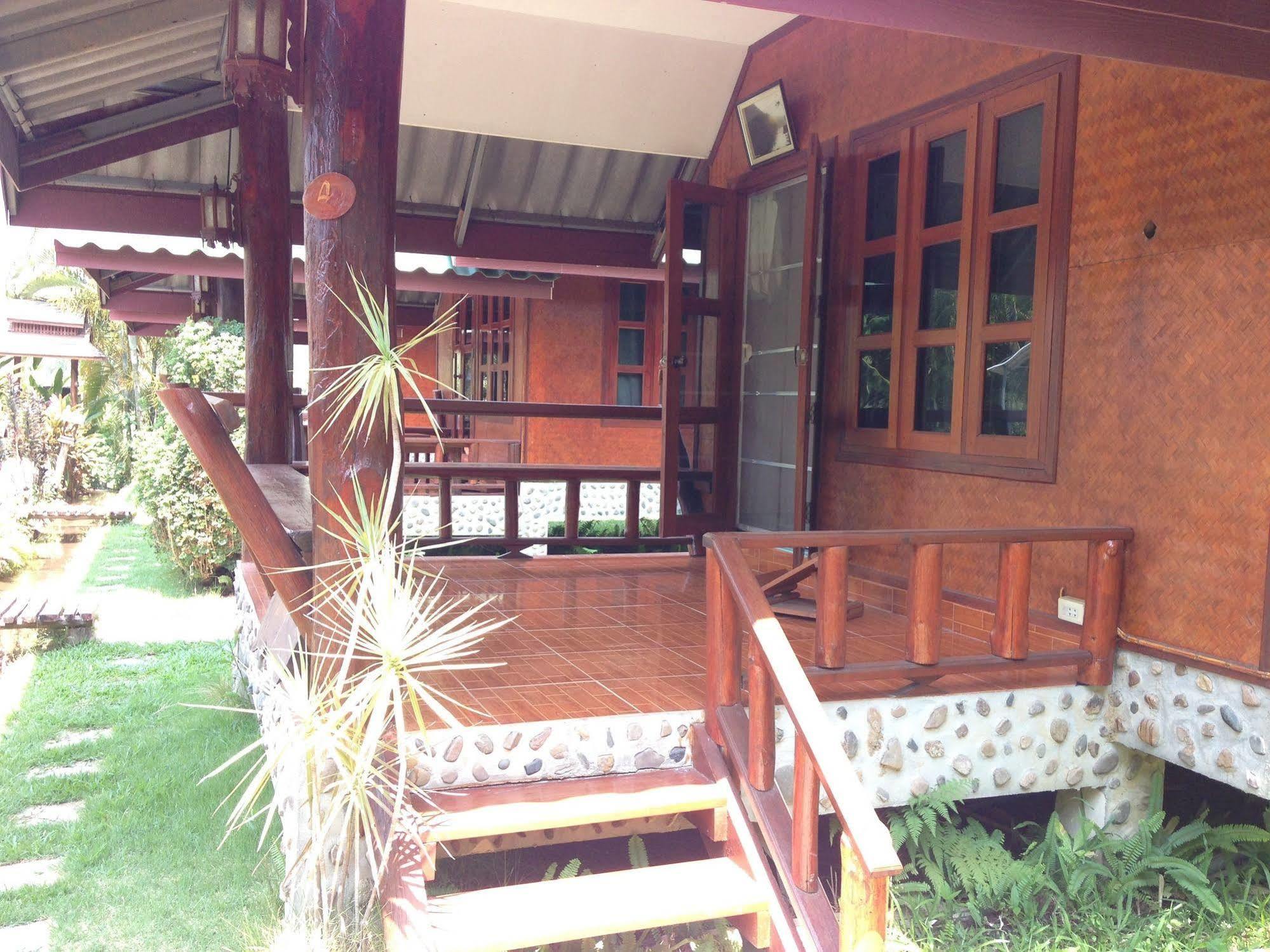 Pitchaporn House Hotel Mae Hong Son Exterior photo